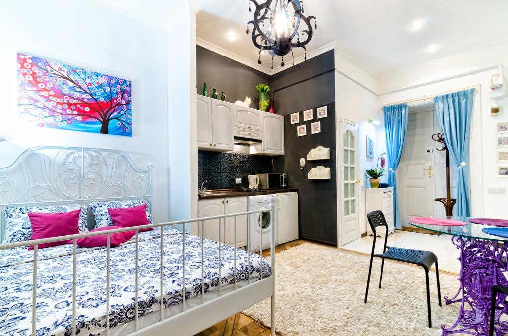 Stylish Studio Near Rynok Square Львів Екстер'єр фото