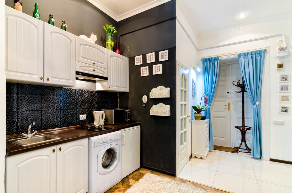 Stylish Studio Near Rynok Square Львів Екстер'єр фото
